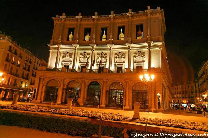 Teatro Real visto à noite, Opera, Madrid - Espanha