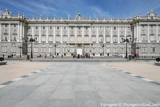 Madrid, Palacio Real, grande fachada - Espanha