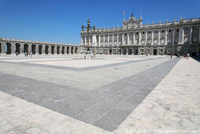 Madrid, Palacio Real, Plaza de la Armeria - Espanha