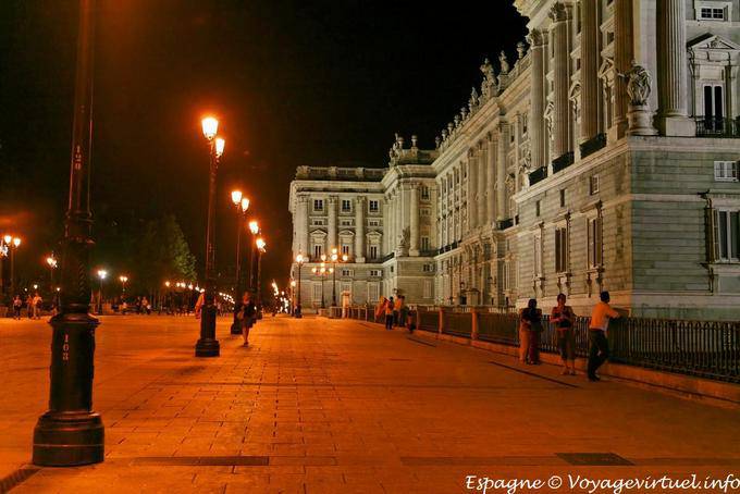 Madrid, Palacio Real, passeio noturno - Espanha