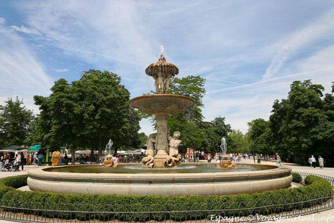 Madrid, Parque del Buen Retiro, jato de água - Espanha