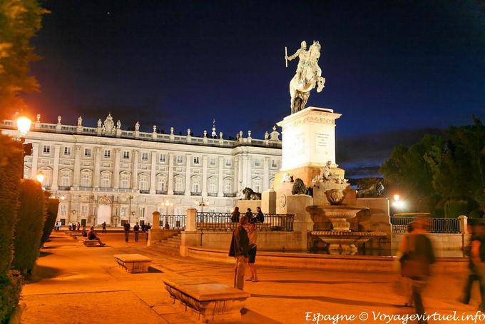 Madrid, Plaza de Oriente, visão noturna - Espanha