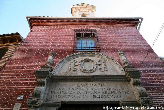 Isnscription em latim e parede de tijolos, Toledo - Espanha