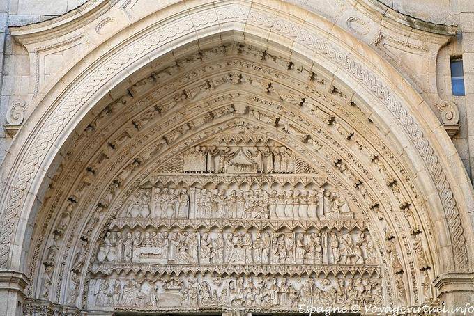 Catedral de Toledo, acima da entrada principal - Espanha