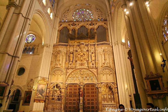 Catedral de Toledo, com vista para a porta principal - Espanha