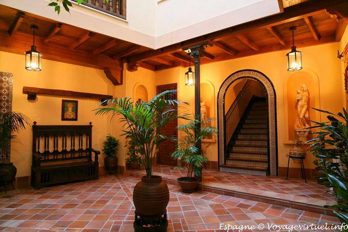 Pátio interior acesa em Toledo - Espanha