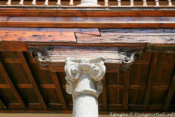 Toledo, Pátio, detalhe de uma coluna - Espanha