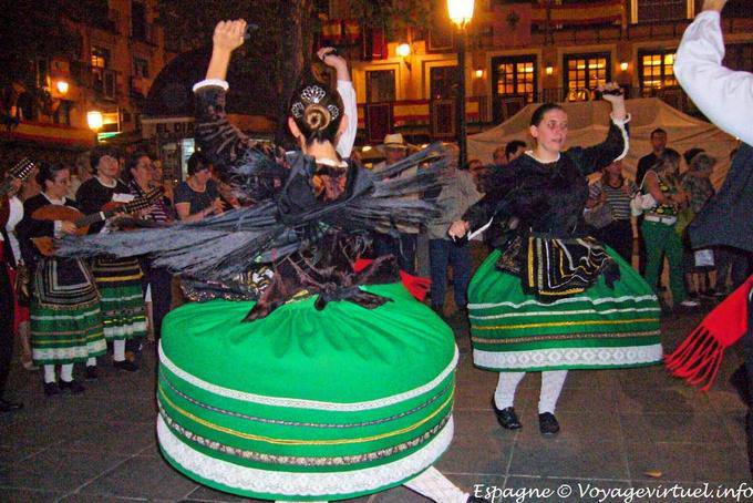 Dança típica no traje, Plaza Zocodover, Toledo - Espanha