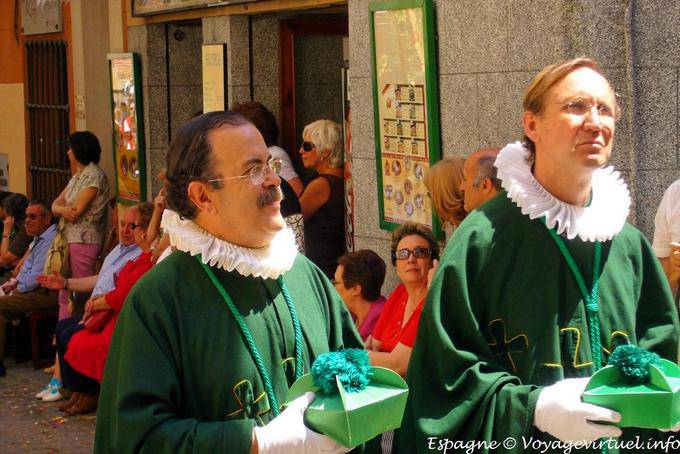 Irmandade de roupa verde, procissão de Corpus Christi, Toledo - Espanha