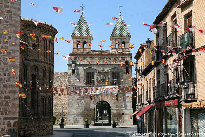 Vista do interior das muralhas, Puerta Nueva de Bisagra, Toledo - Espanha