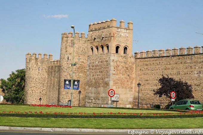 Toledo, paredes Puerta Nueva Bisagra - Espanha