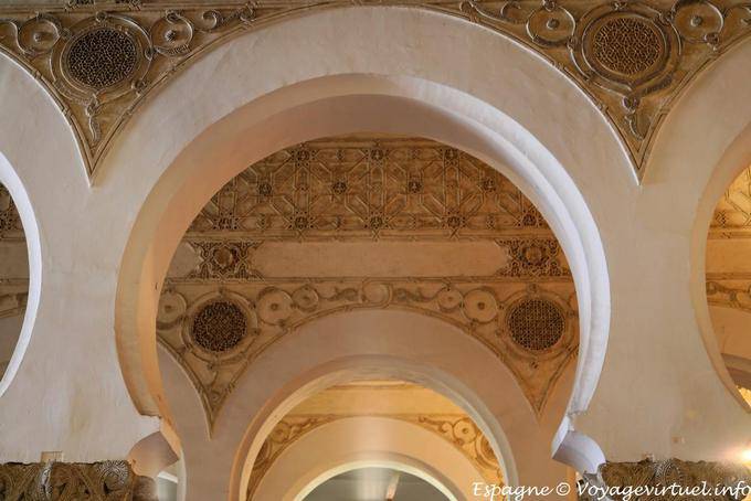 Decoração frisos geométricos, Sinagoga Santa Maria la Blanca, Toledo - Espanha