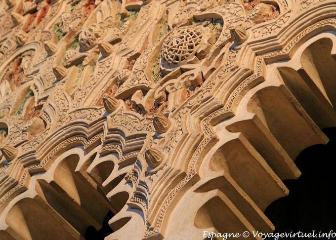 Arabescos na parede da Arca Sagrada, arquitetura mudéjar, El Tránsito Sinagoga, Toledo - Espanha