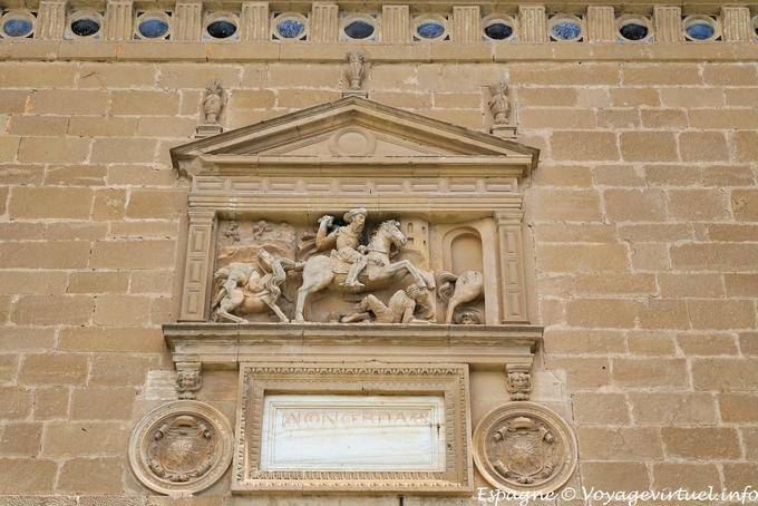 Úbeda, detalhe da fachada do Hospital de Santiago - Espanha