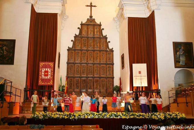 Úbeda, altar e dançarinos, Hospital de Santiago - Espanha