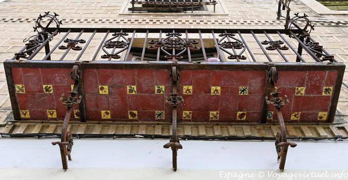Úbeda, telhas sob a varanda, Blanca Petrel - Espanha
