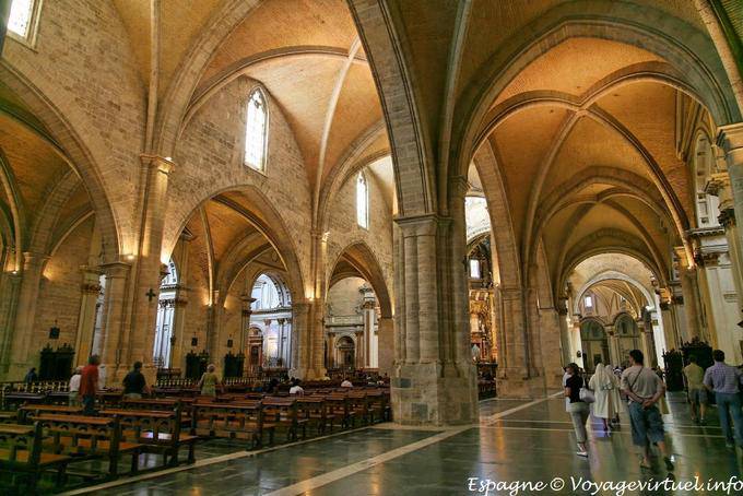 Valencia movimentação na nave da Catedral de St. Mary - Espanha
