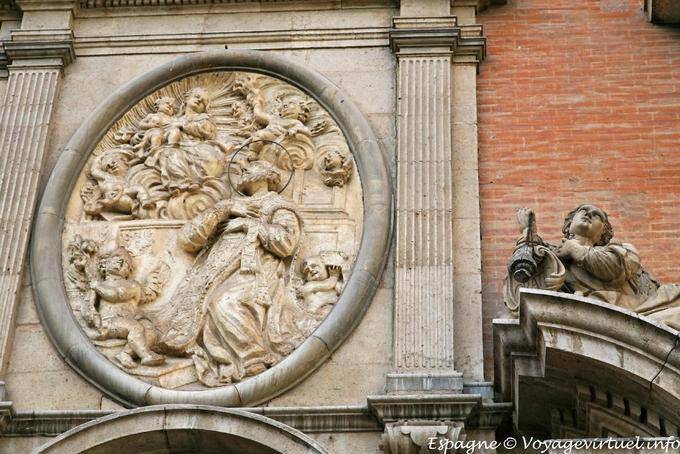 Valencia, Iglesia Santo Tomas, detalhe da fachada - Espanha