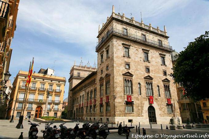 Valencia, Palacio de la Generalitat, vista panorâmica da praça - Espanha