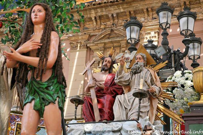 Valencia, Eva, Deus e Cristo em procissão - Espanha