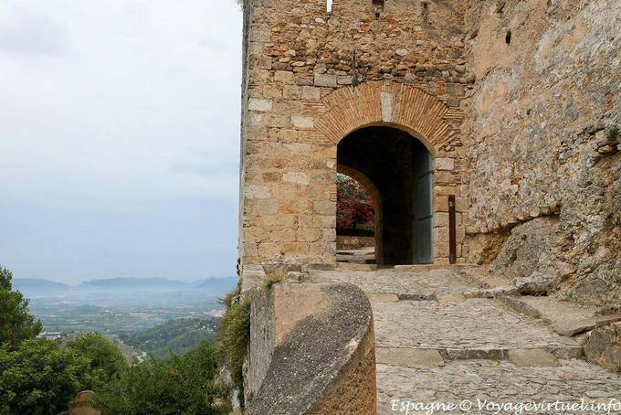 Segunda puerta del castillo el Mayor Xativa - Espanha