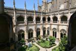 Vista interna claustro jardim do primeiro andar, Mosteiro de São João dos Reis, Toledo, Espanha.
