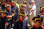 Procissão de músicos procissão em Toledo, Espanha.