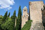 Ao pé das paredes, Puerta Nueva de Bisagra, Toledo, Espanha.