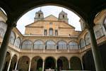 Úbeda, Patio del Hospital de Santiago, Espanha.
