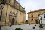 Úbeda, porta lateral da Capela Hospital Los Viejos Hondaros, Espanha.