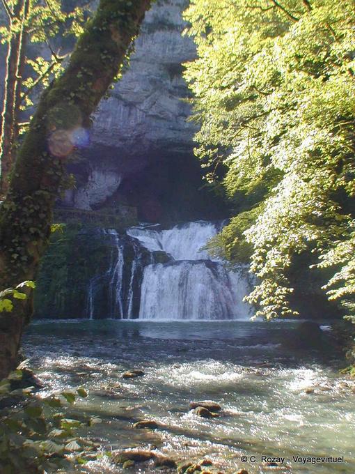 Outro ponto de vista da Fonte da Lison, Doubs., França