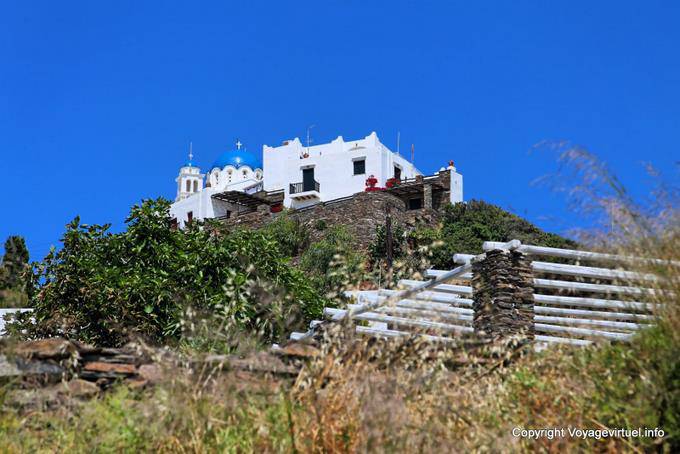 Sifnos, Artemonas, igreja na colina - Grécia
