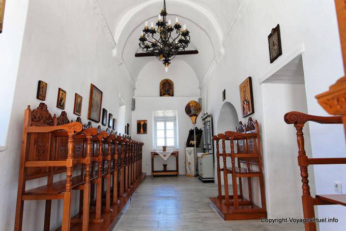 Sifnos, dentro da igreja Panagia Chryssopigi - Grécia