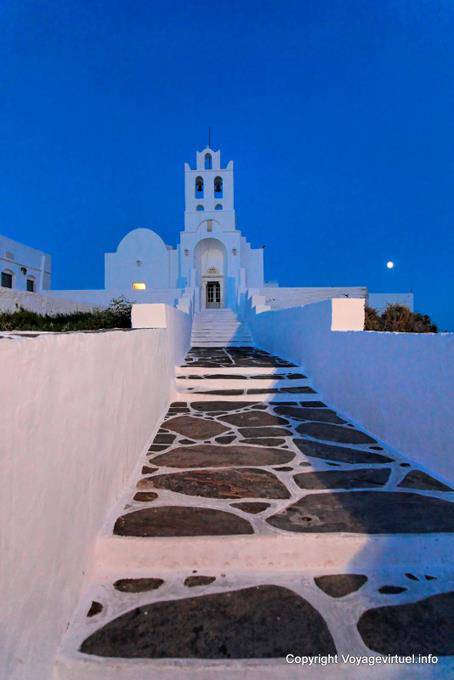 Sifnos Panagia Chryssopigi, subida lunar - Grécia