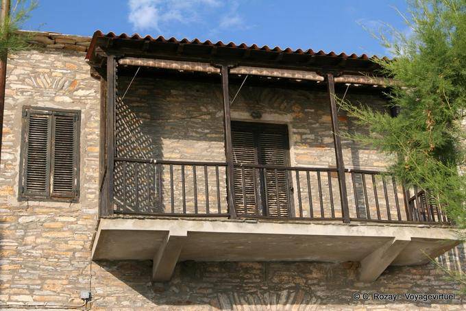 Varanda fachada pedras, Afissos, Pelion - Grécia