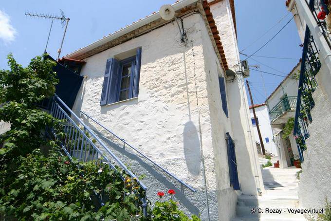 House on subindo as alturas da cidade, Poros - Grécia