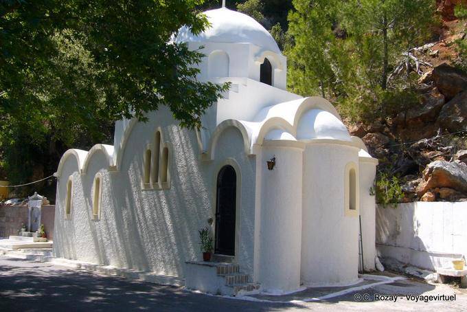 Capela ao lado do mosteiro Pigi Zoodochou, Poros - Grécia