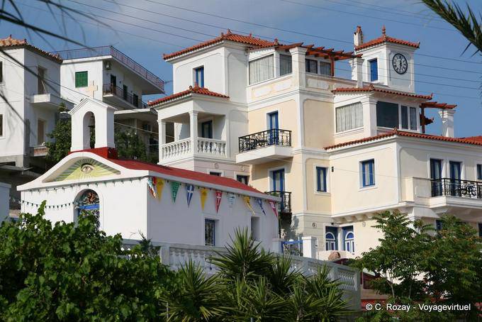 Capela no olho e habitat, Poros - Grécia