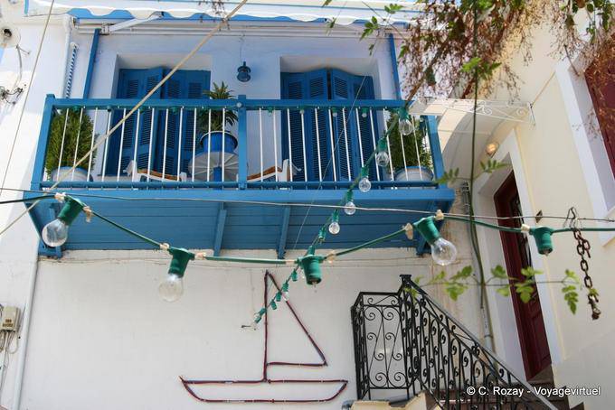 Varanda e decoração em madeira, Poros - Grécia