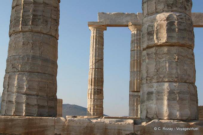 A base da coluna é mais amplo do que o topo, Templo de Poseidon, Cape Sounion, Attica - Grécia