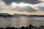 Sun na baía, Poros, Grécia.