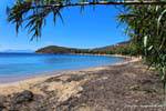 Serifos, um outro ponto de vista sobre a praia de Livadakia, Grécia.