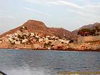 Porto entrada vista do mar, a Hydra, Grécia.