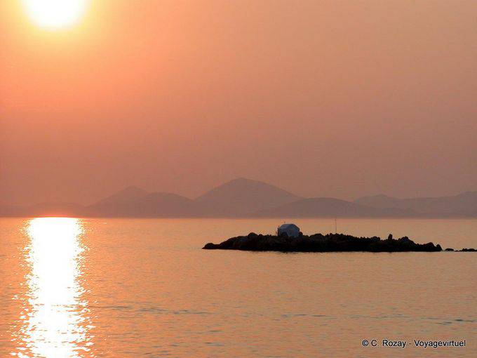 Pôr do sol sobre o continente, Hydra - Grécia