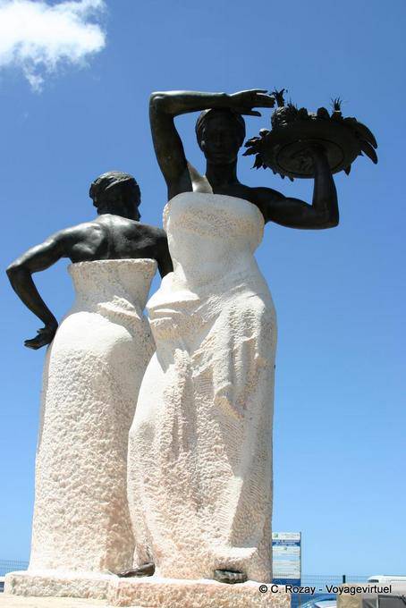 Preto e branco estátua, em vez do mercado à beira-mar, Basse-Terre - Guadalupe
