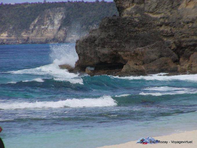 Ondas contra as rochas, até a ponta da Grande Vigie - Guadalupe