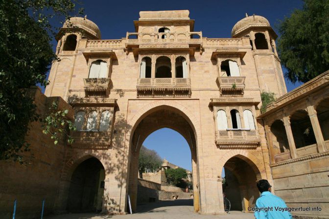 Jaisalmer Gadi Sagar Tank Tilon Ki Pol - India