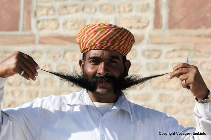 Luni In The City Histoire De Moustaches - India