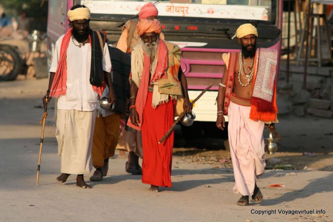 Luni In The City Sadhous En Goguette - India