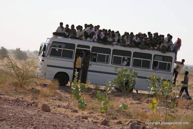 Pokaran Road Bus A Pleine Charge - India